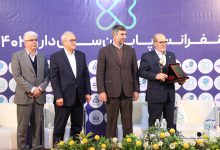 عکس از رئیس اتاق بازرگانی تهران، به عنوان چهره سال دارو انتخاب شد